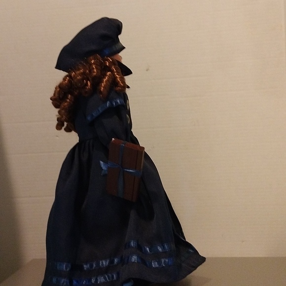 Anne Frank Porcelain Doll - Picture 9 of 13